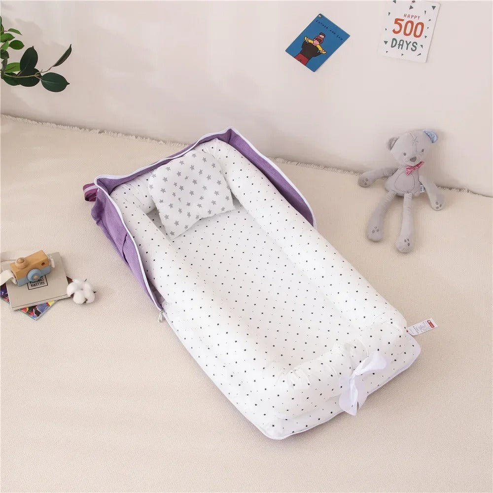 Reducteur-lit-bebe-mauve-blanc